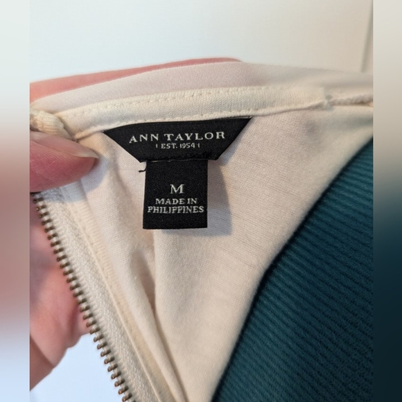 Ann Taylor Womens Blouse Medium Ivory White Sleeveless Soft Stretch Lightweight - Picture 3 of 4